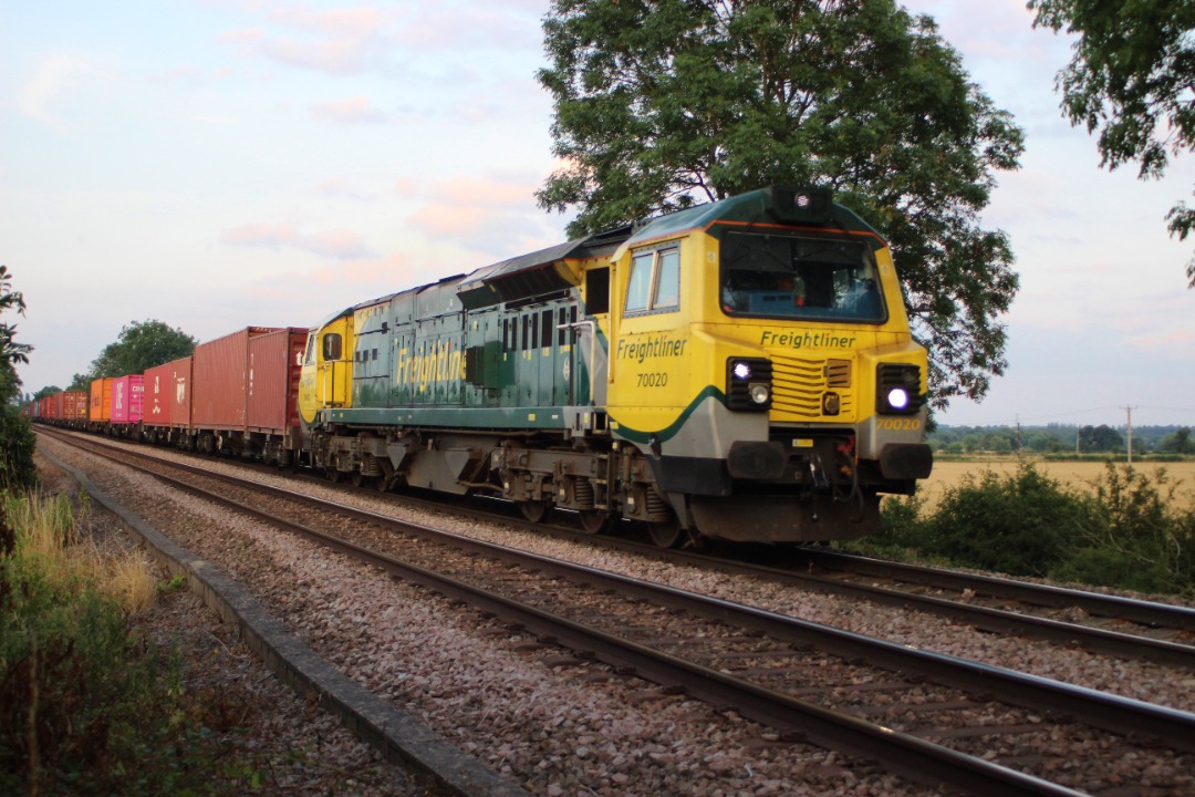 Jamie Armstrong on Train Siding: 70020 working 4O31 Leeds Freightliner Terminal (17:50) Southampton Marine Container Terminal. Seen at Swarkestone foot
Crossing, Derby...