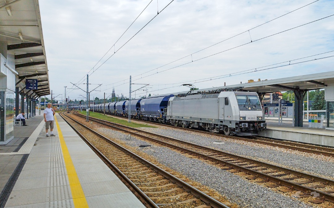Adam L. on Train Siding: An Leased Akiem "Traxx" Class 186 Electric arrives into the Skarżysko-Kamienna Station with an long string of loaded VTG
Grain Hoppers...