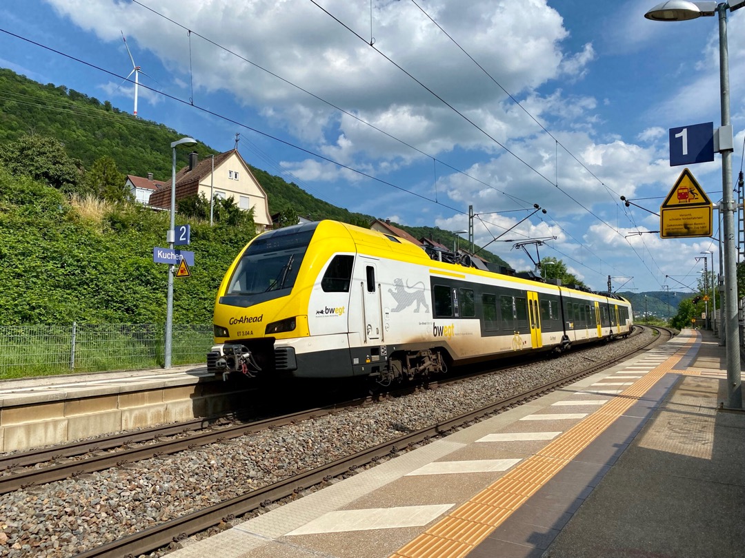 Frank Kleine on Train Siding: When waiting for your train why not spot a couple of them going the other direction? Doing just that in the station of Kuchen.
Btw...