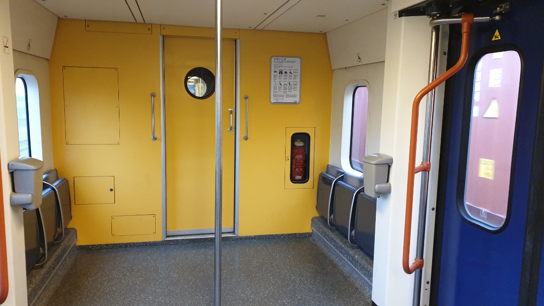 Ariën Claij on Train Siding: Een paar weken geleden heb ik een leuk afscheidstochtje gemaakt met de oude trouwe SGMm, vanaf Dordrecht in de 5100-serie naar
Rotterdam...