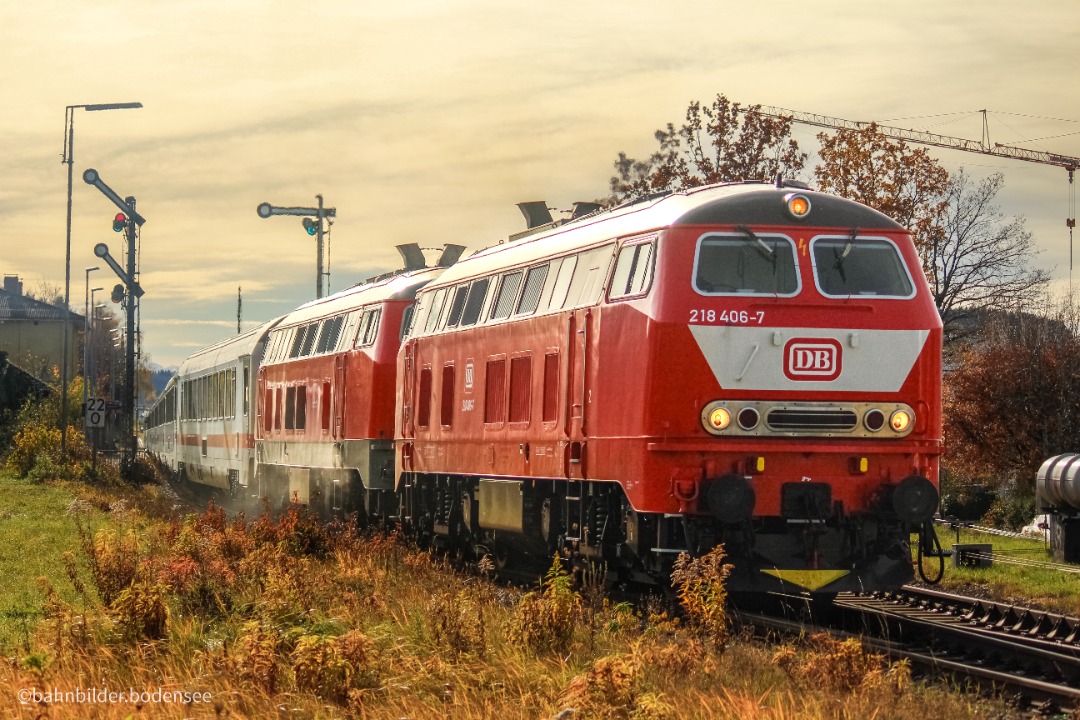 bahnbilder.bodensee on Train Siding: 218 406 and 218 424 before the Intercity 2012 as a premiere. 218 406 is an old locomotive that has gotten a new life. She
got a...