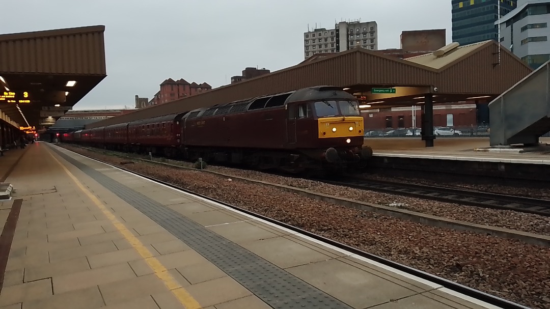Murrayplayz on Train Siding: At Leicester earlier today, with a class 47 and 44 steam loco at the rear, what a glorious sighting! #trainspotting #steam #diesel