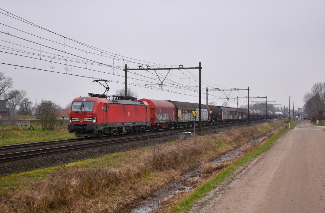 NL Rail on Train Siding: DBC 193 307 komt met een UC trein langs Horst Sevenum gereden onderweg richting Venlo en verder Duitsland in.