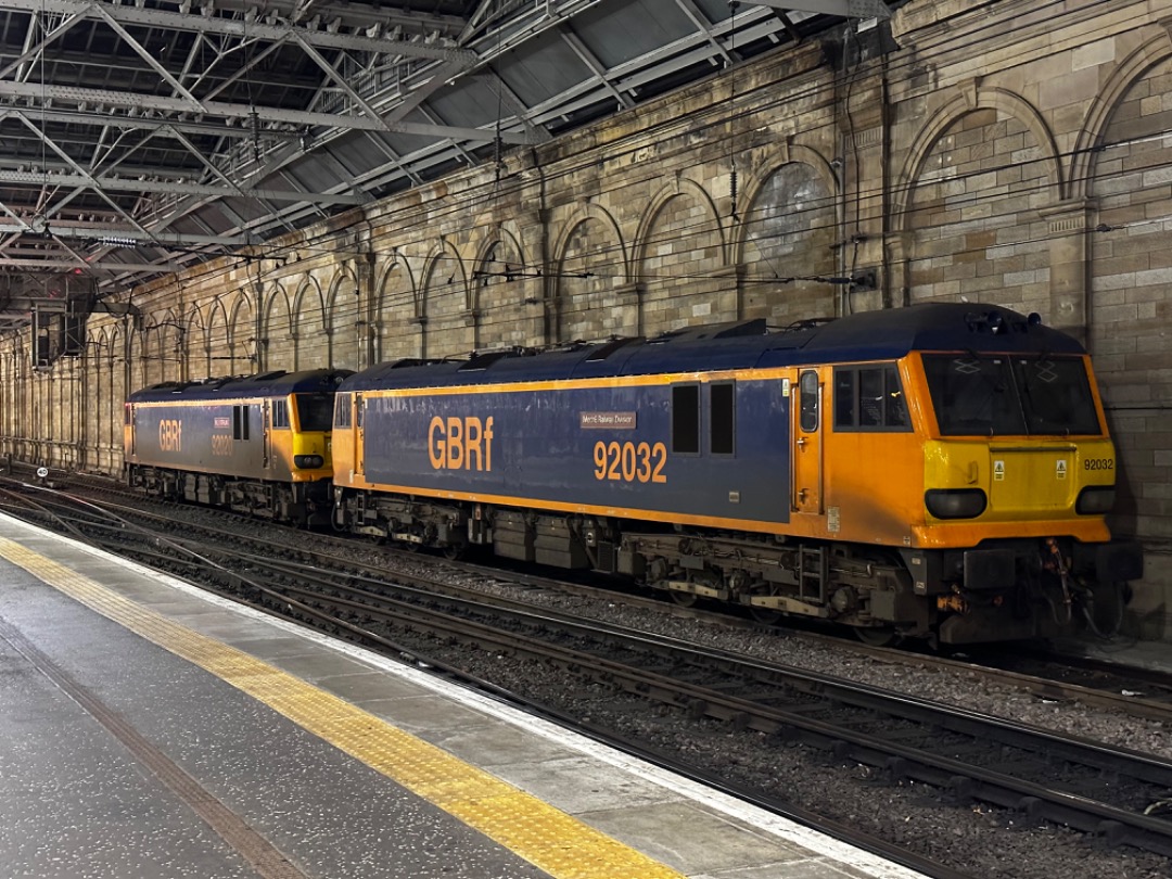 Ian Gaynor-Kirk on Train Siding: 92020, 92032 stabled at Edinburgh Waverley, 92018 on the Lowland sleeper Edinburgh - Carstairs portion, & 92023 at Euston
taken 13/14...
