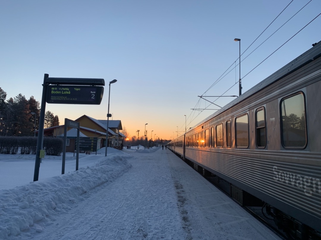 Pella on Train Siding: Stuck in Bastuträsk, in northern Sweden, behind a train that blocks the single track. But, it's a beautiful morning, so
there's that!