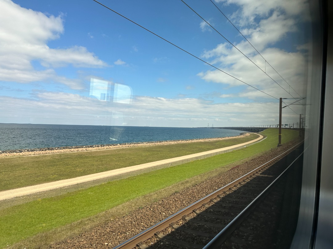 Vincent Hunink on Train Siding: Two Danish bridges: the big one from Nyborg to Korsør (many years ago I crossed here with a ferry), and the even bigger
one...