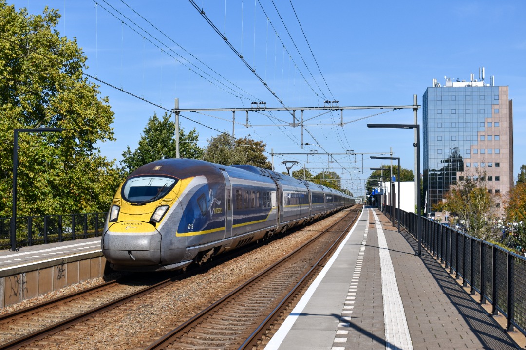 NL Rail on Train Siding: Eurostar wordt op deze foto omgeleid via Haarlem door werkzaamheden aan de HSL. Het stuk tussen Amsterdam - Rotterdam 😱. werd leeg
gereden.