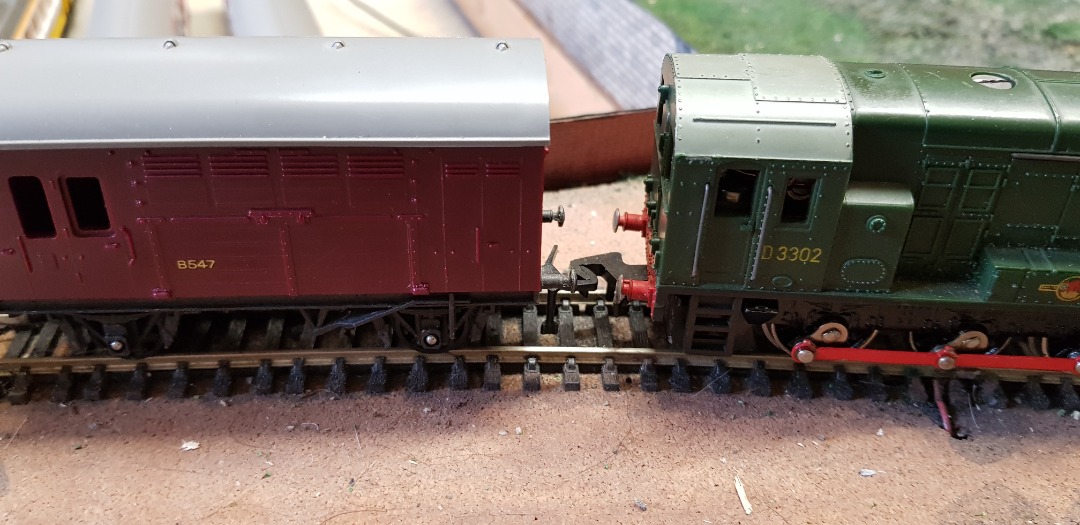 Wits Main & Branchline on Train Siding: Well, it's fair to say that the wagon works very well! Incredibly happy with the result as I can now properly
use my Class 08...