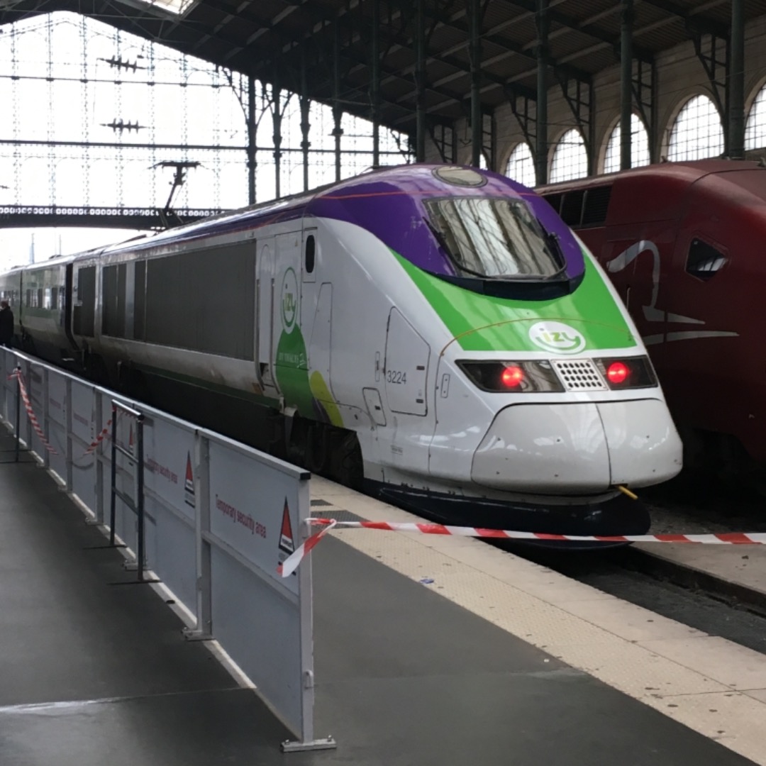 Simon on Train Siding: 15th December 2018 - IZY set 3224 rests at Gare du Nord between runs to Brussels via Arras #trainspotting #train #electric #IZY #TMST
#ParisNord