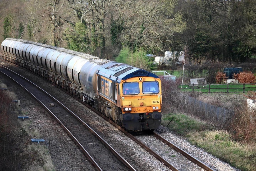 Inter City Railway Society on Train Siding: 66730 approaching Yate with the 6V84 Clitheroe Cement to Avonmouth Hanson Sdg.