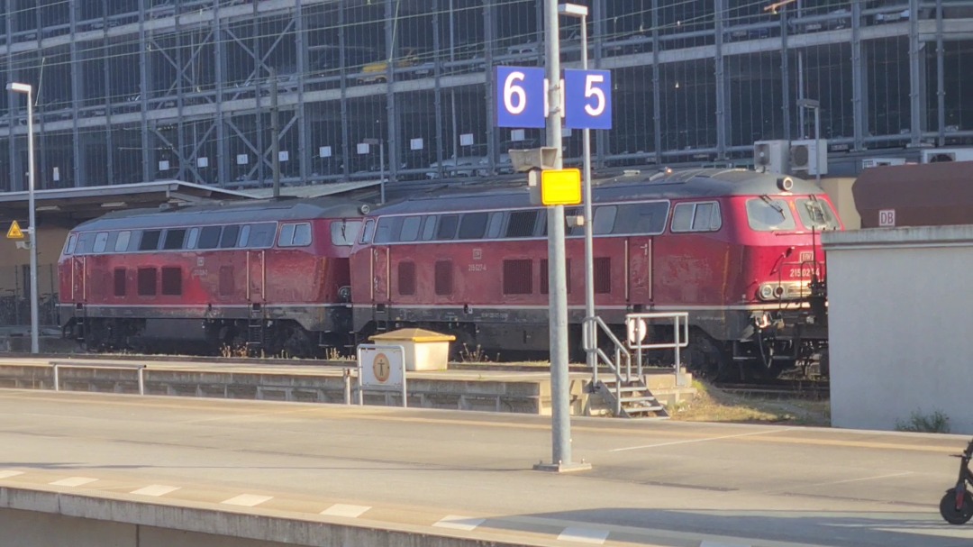 TheTrainSpottingTrucker on Train Siding: Poor lighting, but I was fortunate enough to see these come through. Still in old liveries and numbered as 215's,
these are...