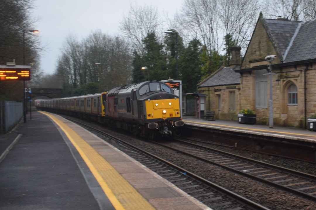 Hardley Distant on Train Siding: CURRENT: 37884 'Cepheus' passes through Ruabon Station today hauling 507030 (Front) and 507002 (Rear) as the 5Q78
06:11 Birkenhead...