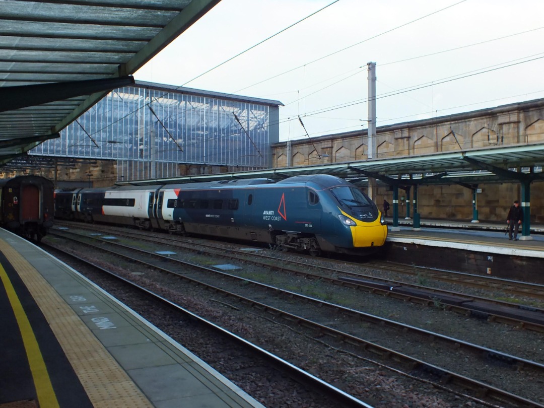 Cumbrian Trainspotter on Train Siding: Avanti West Coast class 390/1 No. #390128 calling at Carlisle yesterday working 9M55 1156 Glasgow Central to London
Euston.