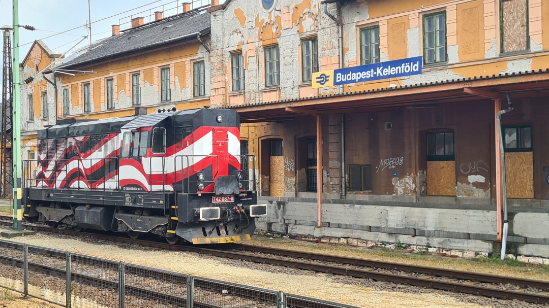 TheTrainSpottingTrucker on Train Siding: A strange spot. 742 087, showing a Czech registration, yet doesn't show on my Czech lists. It exists on Slovakian
lists but is...