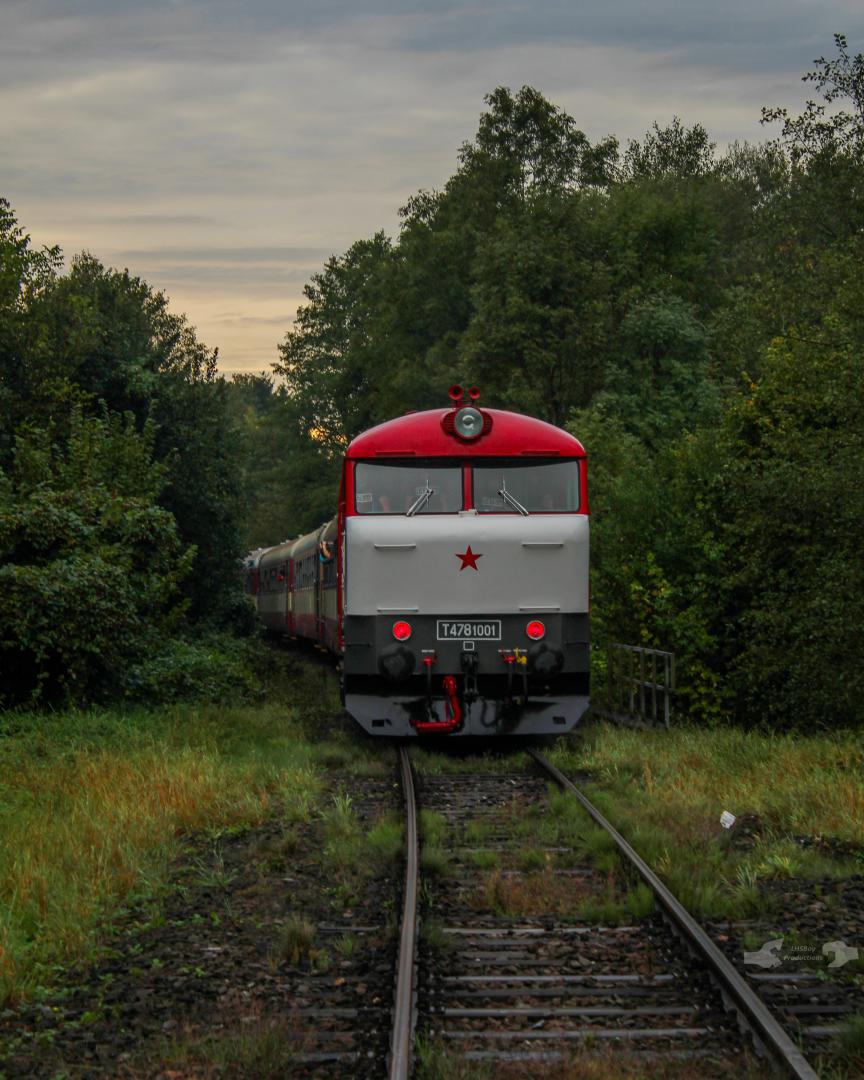 Adam L. on Train Siding: The last scheduled Retro train of the Den Železnice 2023 Day in Bohumín, train 10844/5 with an class T466 Shunter at the front
and a class...