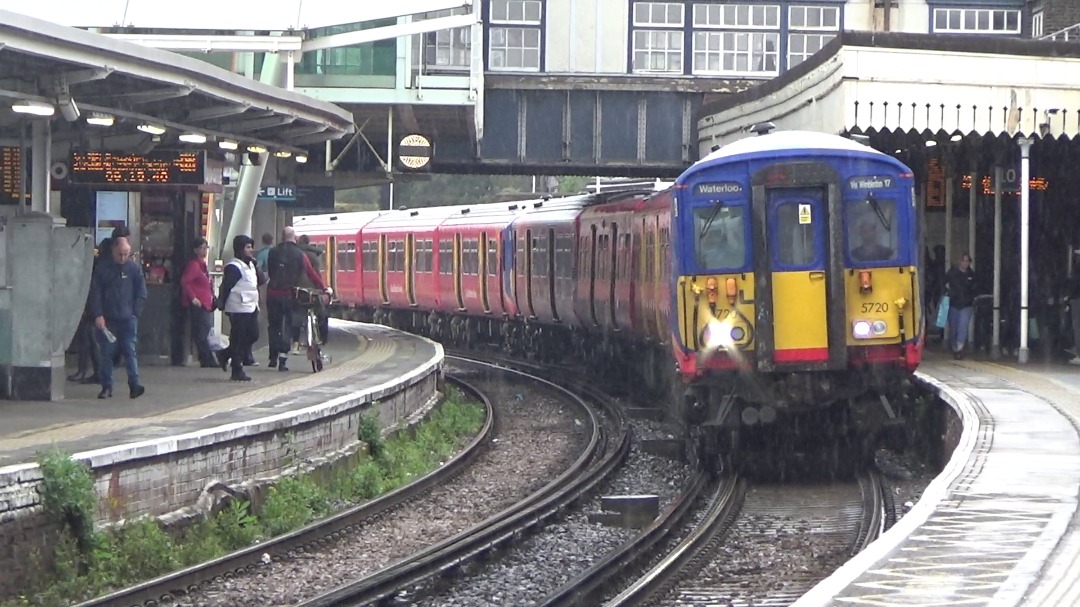 Luke on Train Siding: a SWR 455 approaches Clapham Junction #trains #swr #claphamjunction #trainspotting #train #class455