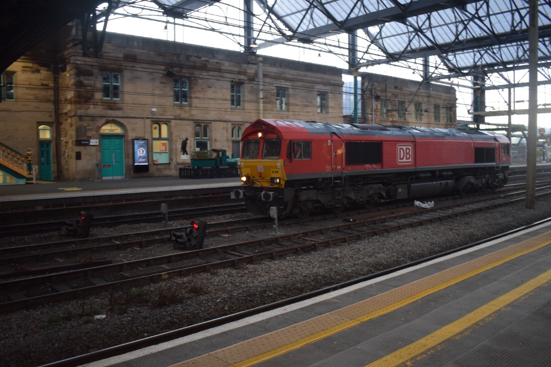 Hardley Distant on Train Siding: CURRENT: 66019 passes through Carlisle Station yesterday with the 0V71 16:02 Carlisle New Yard to Hardendale Quarry Light
Engine...