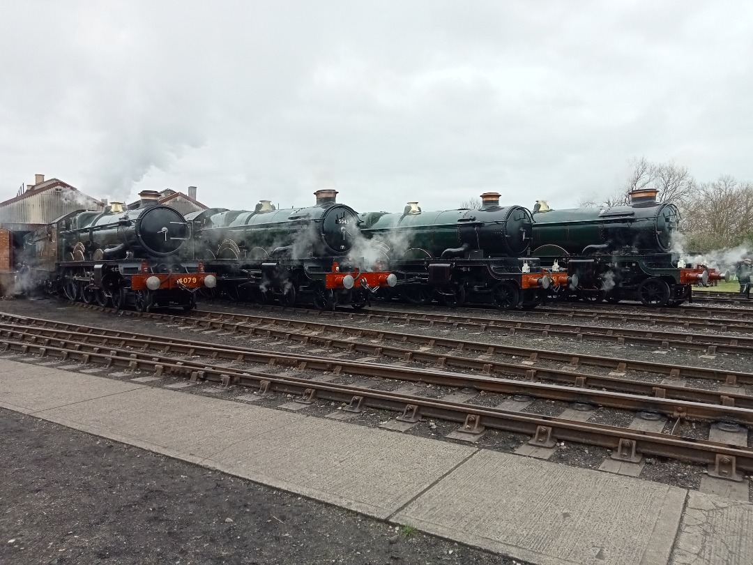 Richard Andrew Swayne on Train Siding: #Didcot #DidcotRailwayCentre #GWR #GreatWestern #GreatWesternRailway #Steam #SteamLocomotive #Castle #CastleClass
#trainspotting