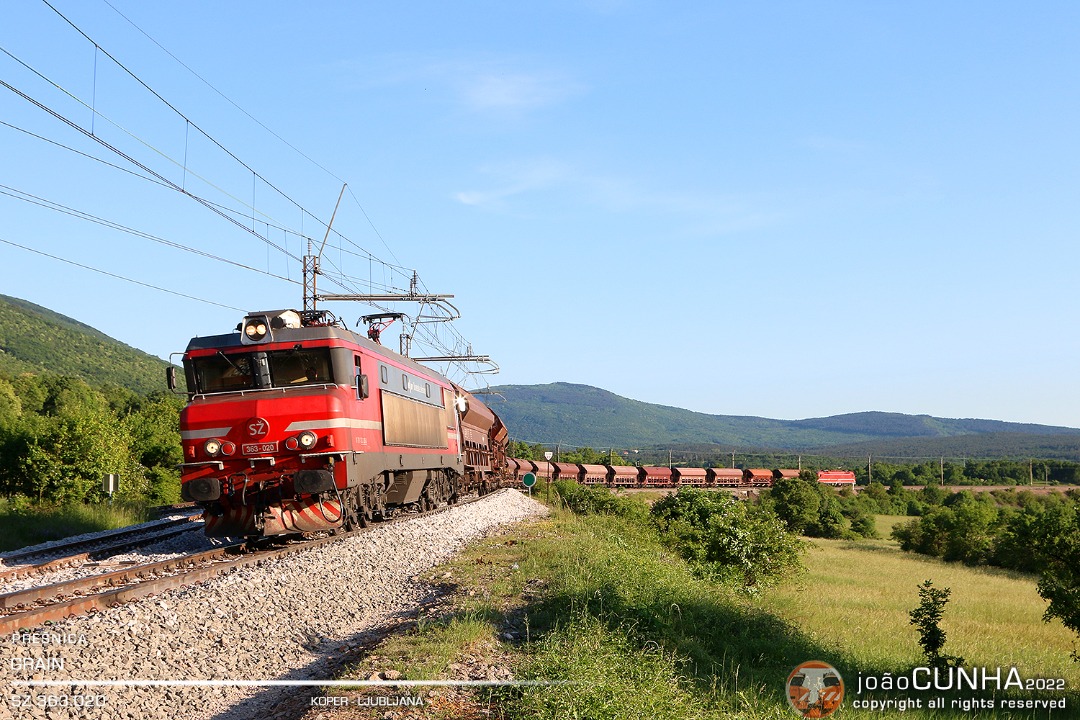 João Cunha on Train Siding: Arriving to the Presnica junction, a beautiful SZ 363 climbs the 25/1000 gradient from Koper.
