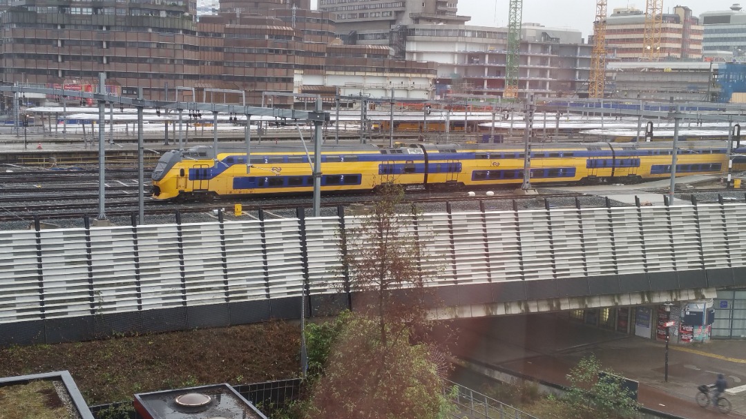 Chris van Veen on Train Siding: Utrecht, busy as always, with the concentrated mix of ubiquitous suburban & InterCity traction.