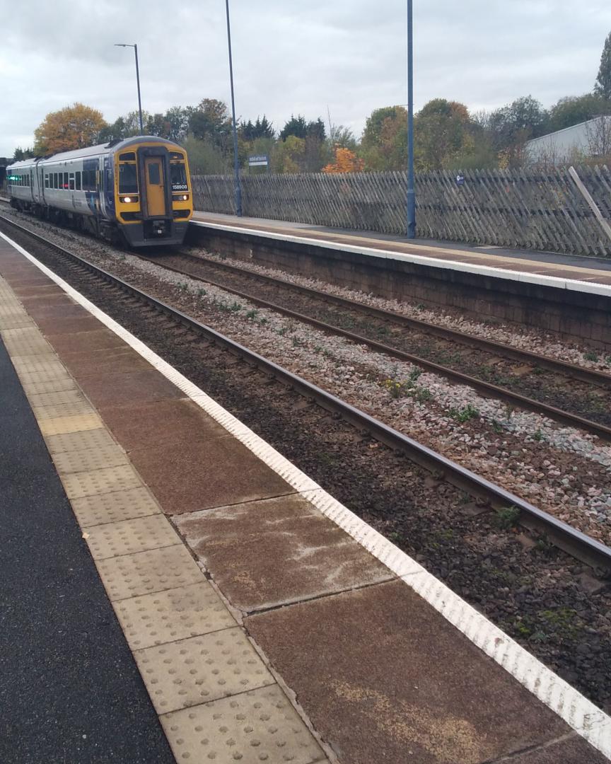 kieran harrod on Train Siding: Some photos of the northern and TransPennine services from yesterday afternoon at Hatfield and stainforth station.