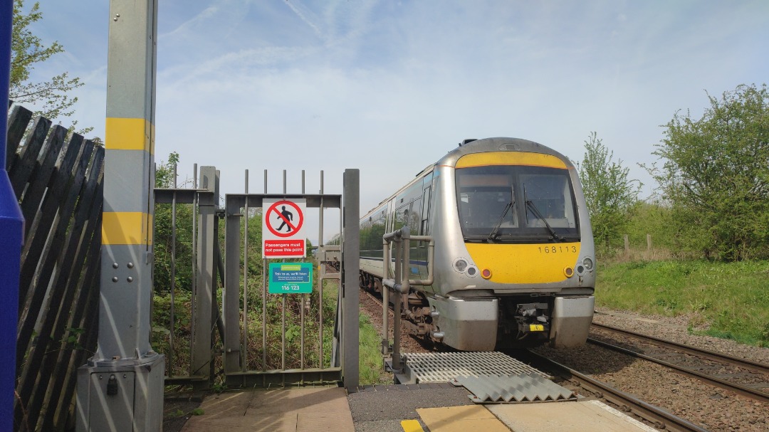UniversalTransportStudio on Train Siding: Some Chiltern Mainline Action At Haddenham & Thame Parkway Station! I absolutely love this station because of how
epic the...