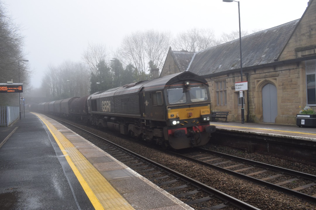 Hardley Distant on Train Siding: CURRENT: 66779 'Evening Star' passes a foggy Ruabon Station today with the 6V75 09:31 Dee Marsh Reception to Margam
Terminal Complex...