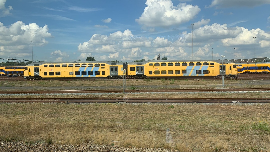 Rail-Europa on Train Siding: 2 Stammen DD-AR Stuurstand Rijtuigen zijn sinds 2021 over genomen de Strukton Rail en ze staan op rangeer terrein van Amersfoort