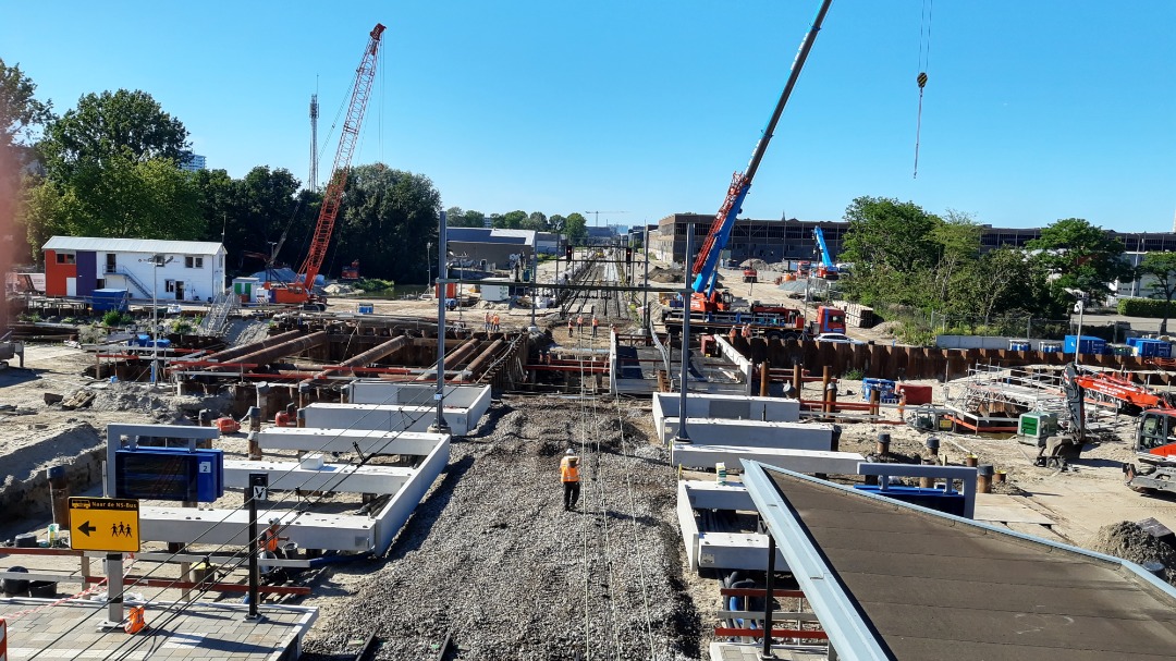 Arthur de Vries on Train Siding: Today I've been watching the #construction works at Delft Campus. They were moving the new bridge for the #station renewal
and track...