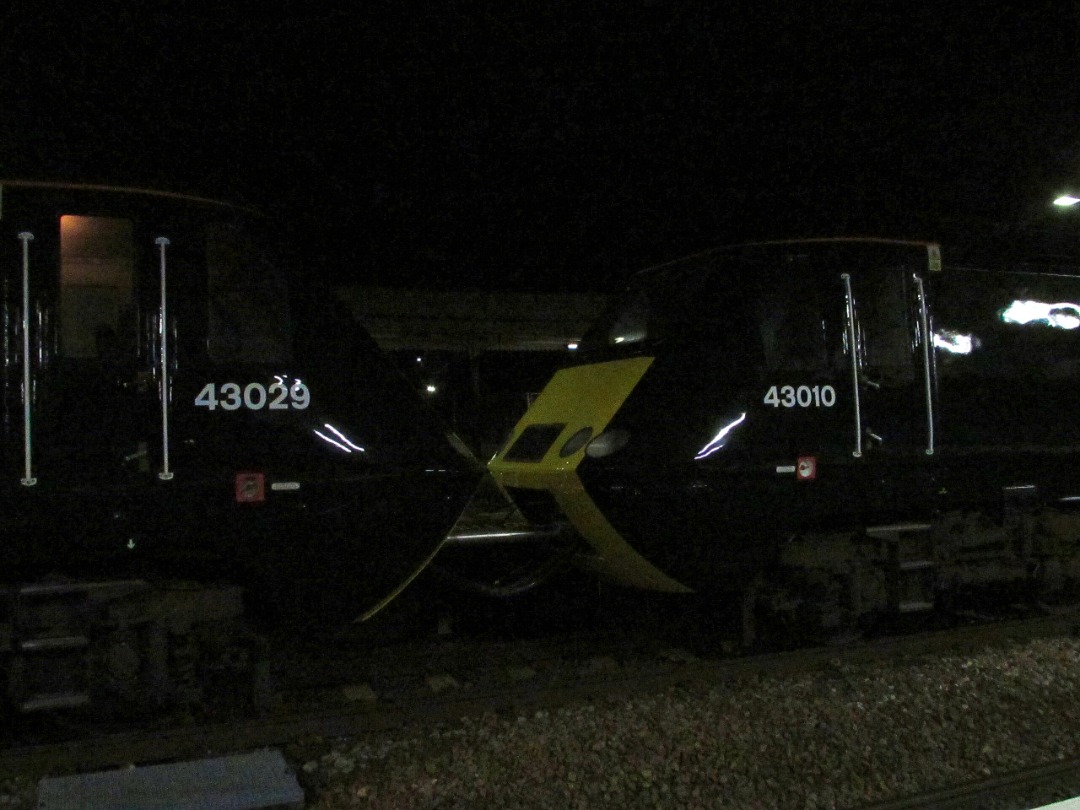 AB Rail Photography on Train Siding: 3 Refurbished HST Powercars with new a Castle Set heading to Laira T.R.S.M.D as 5V84 12:50 from Doncaster Wabtec.