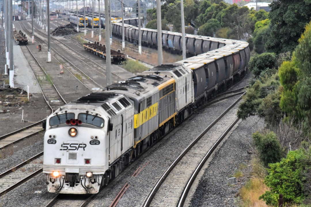 Shawn Stutsel on Train Siding: SSR's CLP12 (Casper), GM27, S303 (SRHC) and CLF3 (Space Ghost) snakes it's way past the Tottenham Yards, Melbourne with
4CM9, Loaded...
