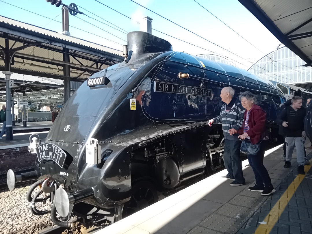 Manchester Trains on Train Siding: A bit away from Manchester today seeing The Sir Nigel Gresley 60007 at Newcastle and 90 001 Intercity 'Royal Scot'
at Durham.
