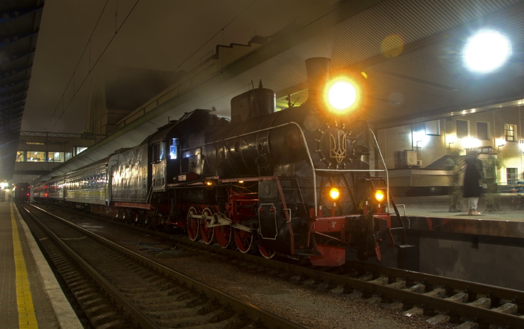 Yurko Slyusar on Train Siding: Steam locomotive Er799-18 with holiday train dedicated to the Saint Valentine's day at the Kyiv-Pasazhyrsky
station.16.02.2023