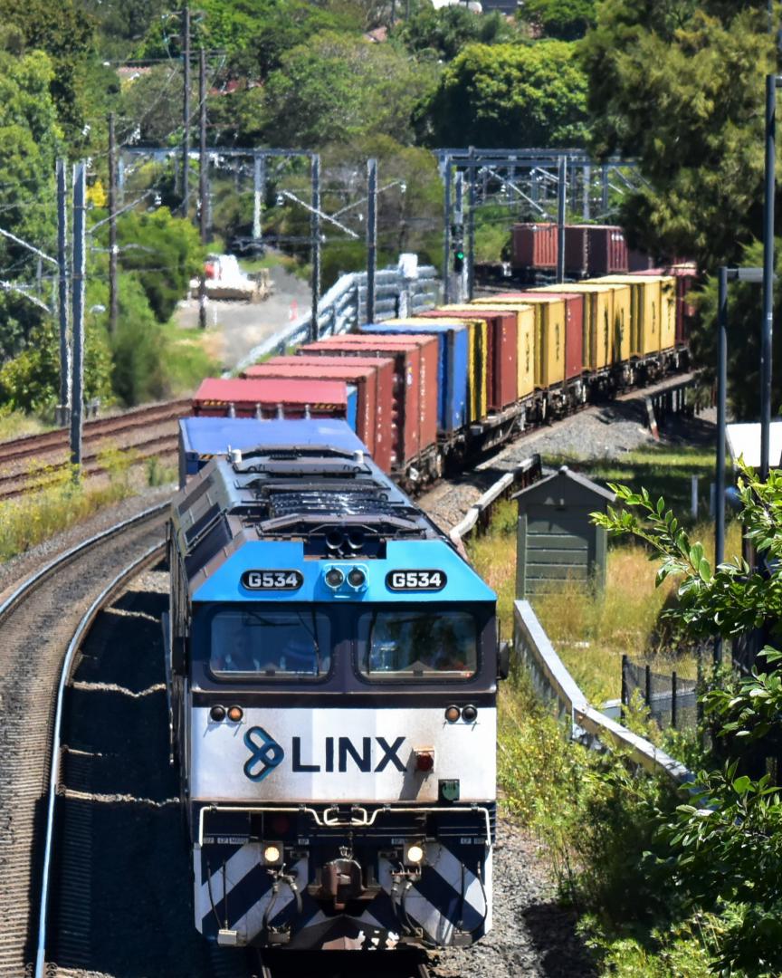 Shawn Stutsel on Train Siding: Linx's G534 powers through the curves of Dulwich Hill, Sydney with T172, Container Service trip train ex Enfield heading for
Port Botany...