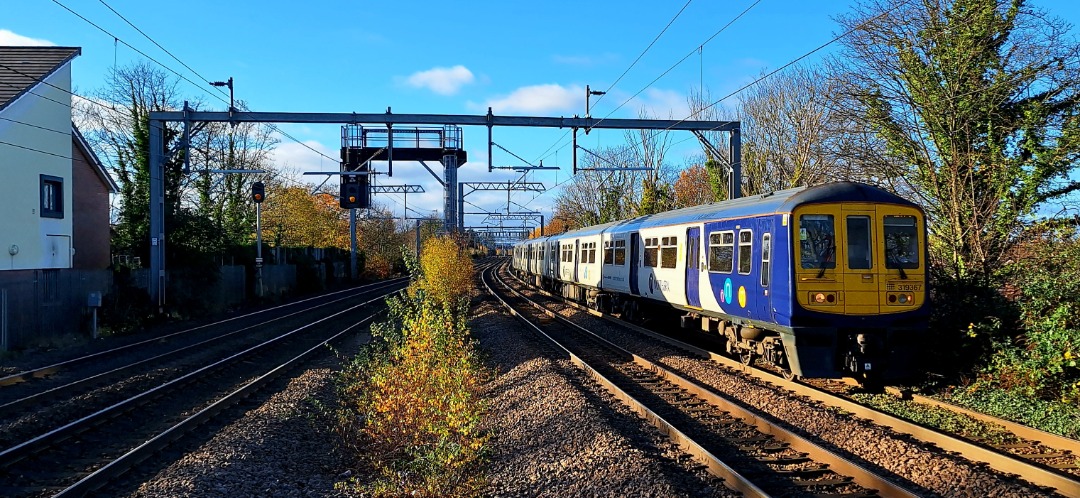 Guard_Amos on Train Siding: Part 1 of pictures from a little trip out to photo Northerns soon to be withdrawn Class 319 fleet (24th November 2023)