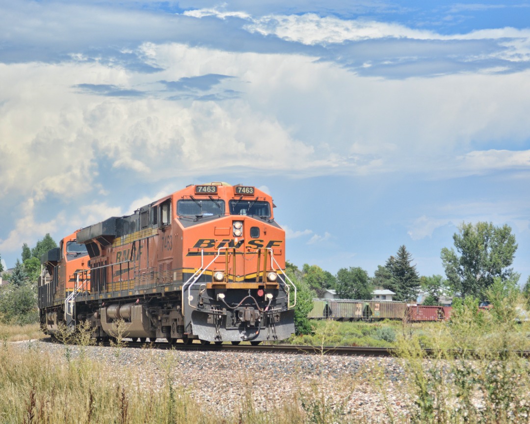 quirkphotoandmedia on Train Siding: More BNSF as she snakes through Loveland, an occationally goes through neighborhoods to grab cars from the Great Western
Railroad...