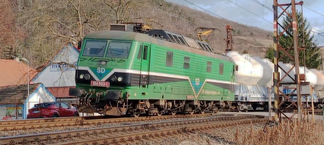 Davca ☑️ on Train Siding: Rare Locomotive "tušimický šestikolák" carries cement to Beroun ( operated by S.D.
kolejová doprava)