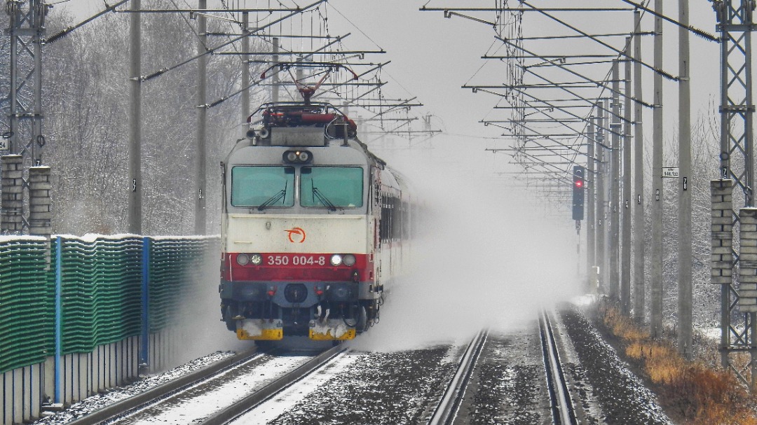 Viliams on Train Siding: Gorilka 350 004-8 sa rútila krásnou krajinou 5.12. 2021 #train #nikon #nikonphoto #nikonphotography #railphotography
#railway #slovakia...