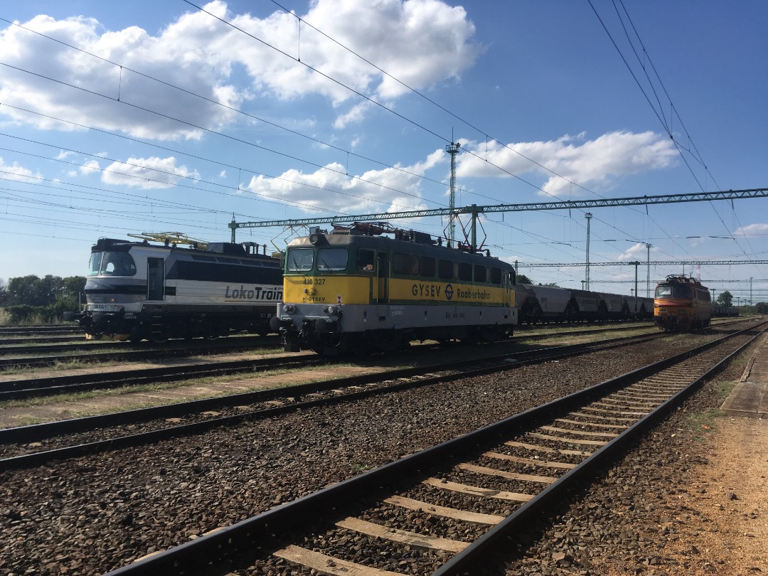 Stanley Kocmál on Train Siding: #photo #train #electric #240033-1 #430327 #240104-0 #Laminátka #Szili #ŠkodaPlzeň #Ganz-MAVÁG
#Rajka