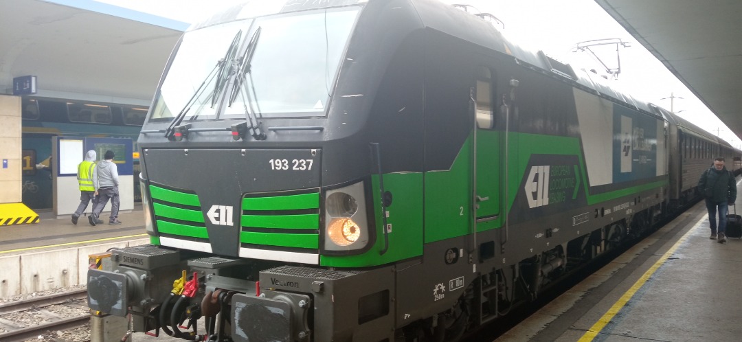 Harry Wolthuis on Train Siding: #trainspotting #train #station #electric. Our trip from Amsterdam to Wien at 15 december 2022 with Green City Trips