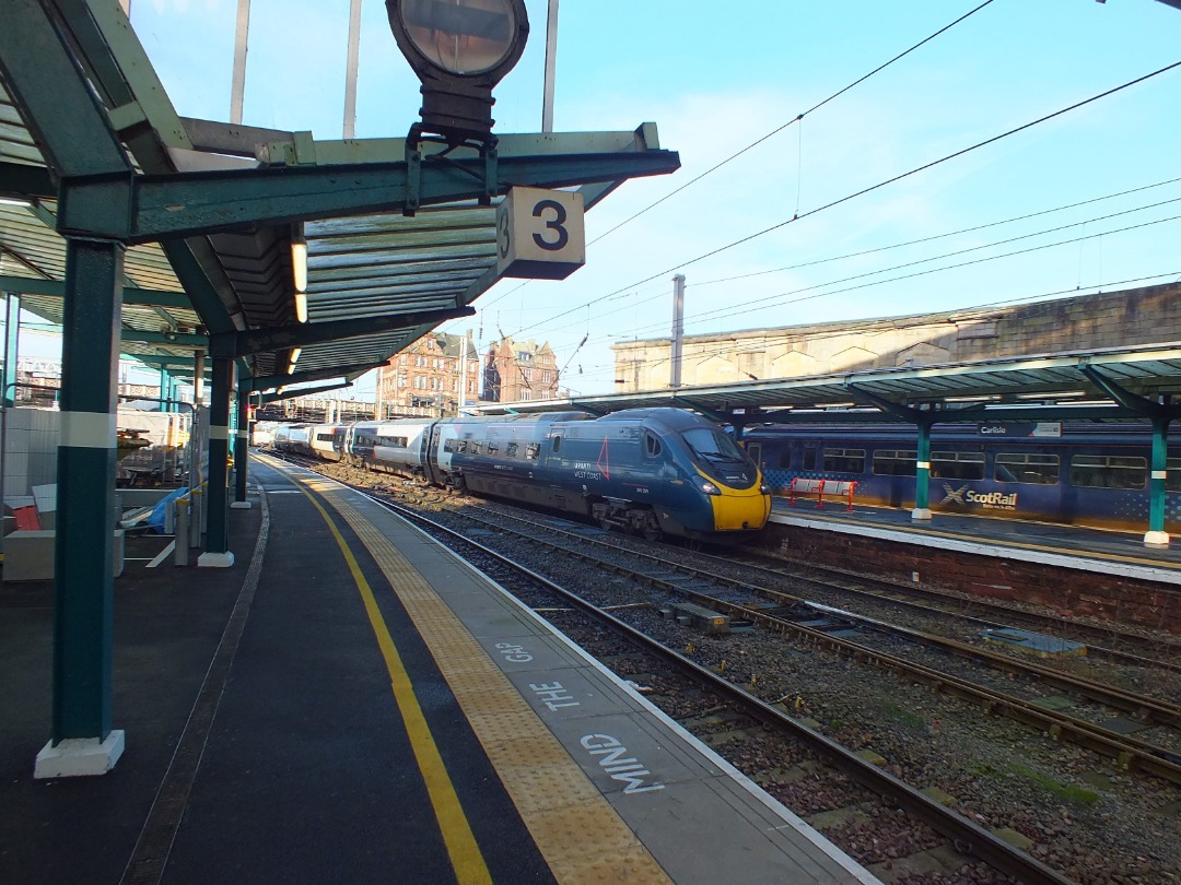 Cumbrian Trainspotter on Train Siding: Avanti West Coast class 390/0 No. #390009 "Treaty of Union" calling at Carlisle station this morning working
1M10 0934 Glasgow...