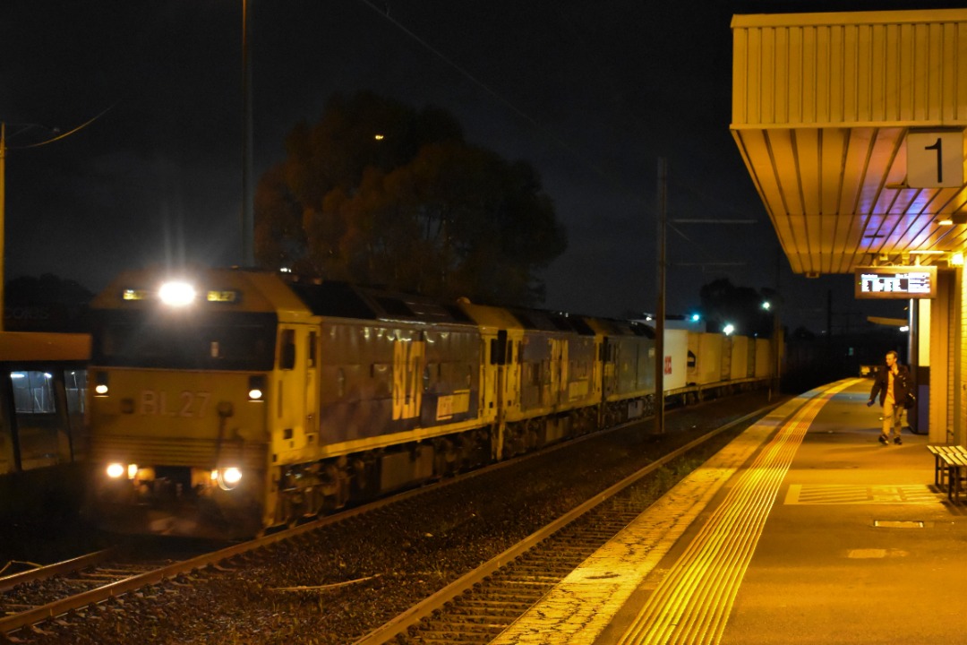 Shawn Stutsel on Train Siding: Pacific National's BL27, BL30 and G520 powers upgrade through Hoppers Crossing, Melbourne with 7901v, Container Service
heading for...