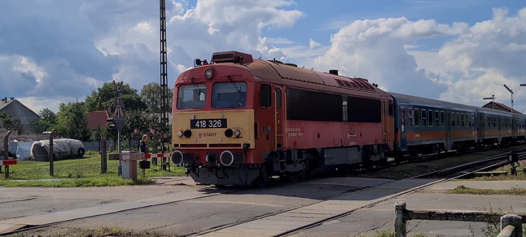 TheTrainSpottingTrucker on Train Siding: Listed as stored, 418 326 gets a run out taking a passanger service between Debrecen and Fehérgyarmat.