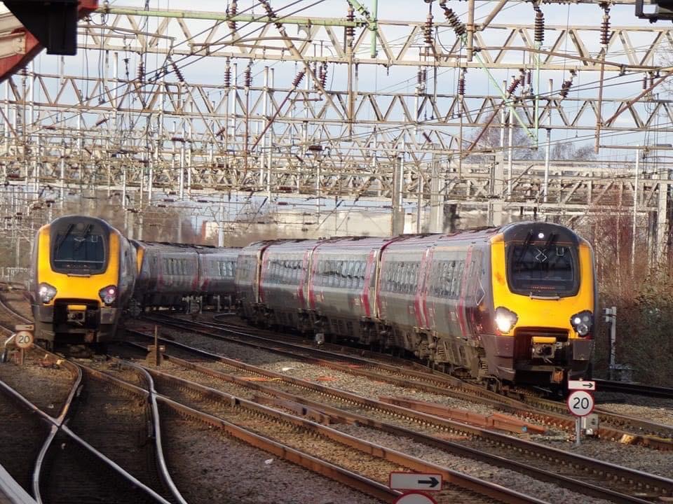 Inter City Railway Society on Train Siding: Diverted Cross Country services 220002 & 221134 (left) with the 1M42 1215 Reading to Manchester Piccadilly pass
220028 &...