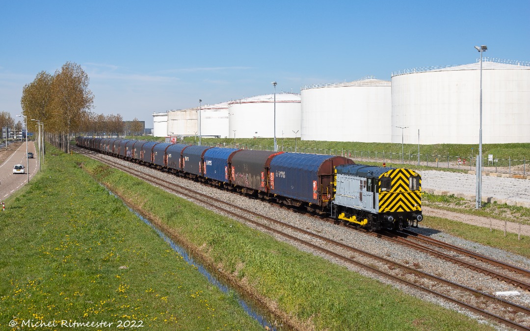 Railhobby on Train Siding: RFO-locomotief 687 is afgelopen maand in een nieuwe kleurstelling gestoken. Momenteel wordt de locomotief ingezet voor het
rangeerwerk in de...