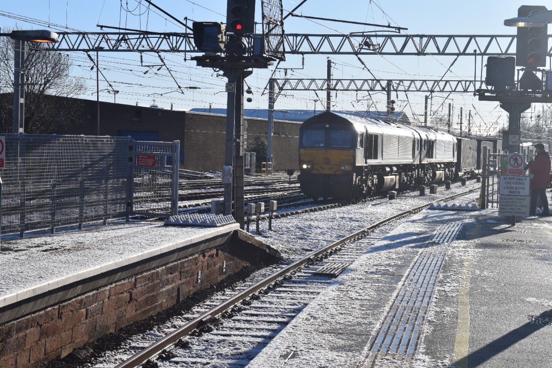 Hardley Distant on Train Siding: CURRENT: 66434 (Front) and 66431 (Behind) pass through Carlisle Station yesterday with the 4S43 06:25 Daventry
international...
