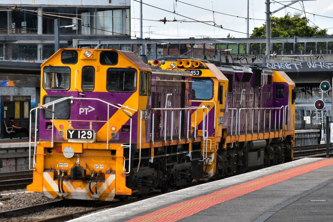Shawn Stutsel on Train Siding: V/Line's N453 leads Y129 through Footscray Station, Melbourne as a Light Engine Movement back to Southern Cross ex Newport.
