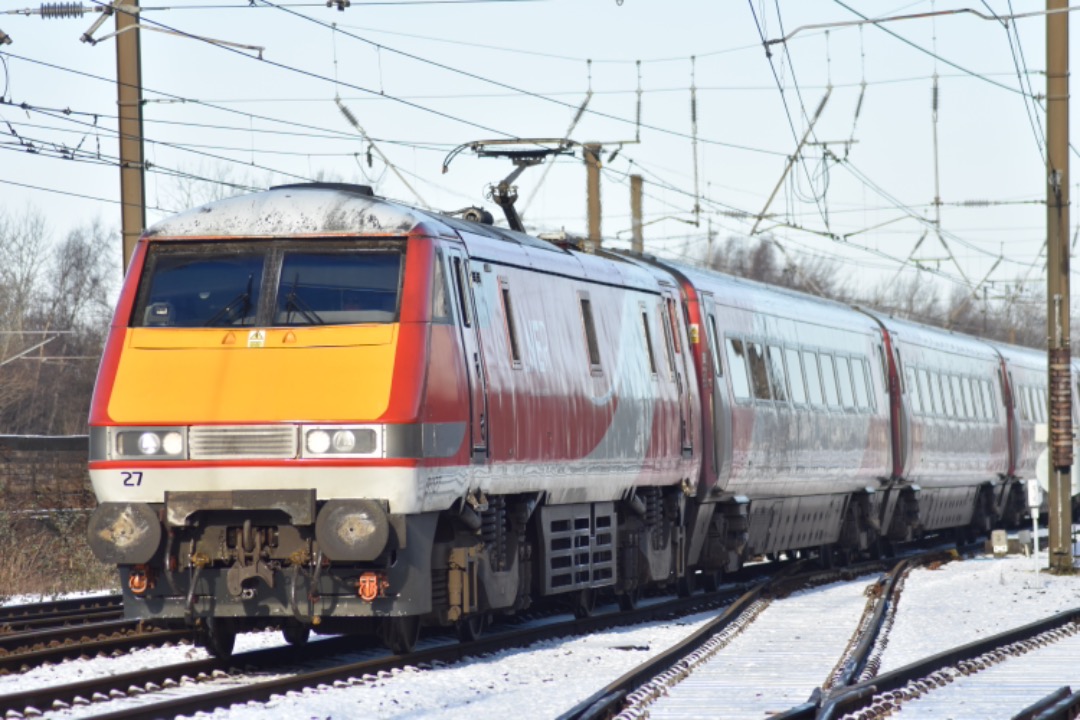 George Stephens on Train Siding: LNER 91127 + BN17 + 82225 seen at Darlington working 5Z09 Bounds Green - Doncaster Belmont Down Yard