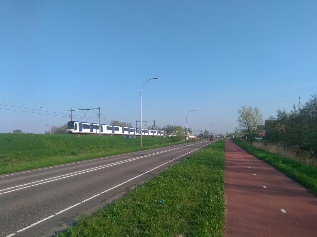 Niels on Train Siding: The RandstadRail lightrail train running from The Hague to the Netherlands entering Nootdorp station. Just like road traffic, trains
drive on...
