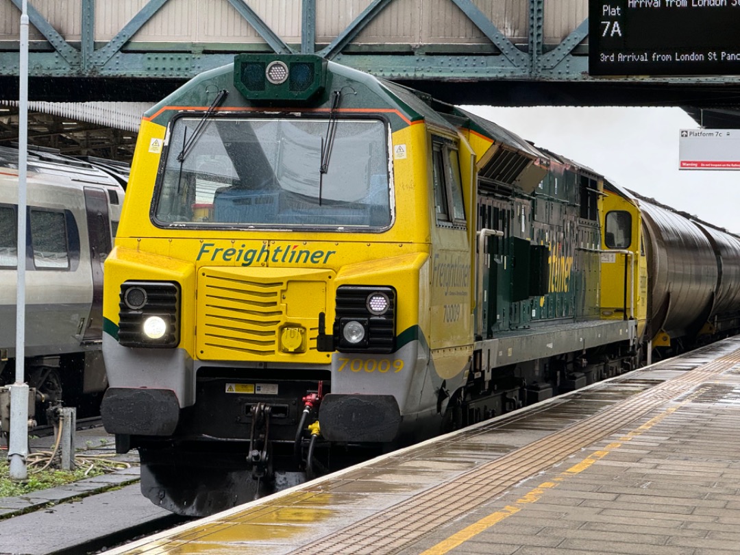 Andrea Worringer on Train Siding: Some more picture of Freightliner class 70009 taken by my partner @SouhailIbrir. (70009 is currently on loan to Colas Rail)